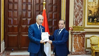 حسام الملاح يتسلم رسميًا كارنيه عضوية مجلس الشيوخ لعام 2025