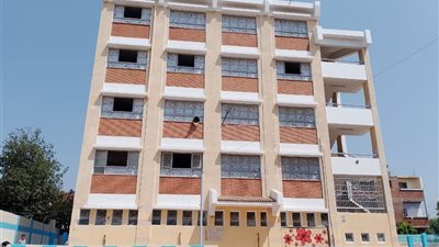 مدرس يعتدي على طالب داخل مدرسة لغات بالعمرانية ويصيبه بكسر في إصبعه