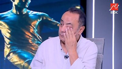 طارق يحيى ينهمر في البكاء حزنًا على الزمالك