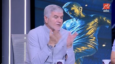 إكرامي الشحات يفتح النار على كريم نيدفيد: «رمضان صبحي كان بيحط عليك»