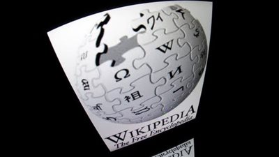 تراجع زيارات ويكيبيديا 8% بسبب روبوتات الذكاء الاصطناعي
