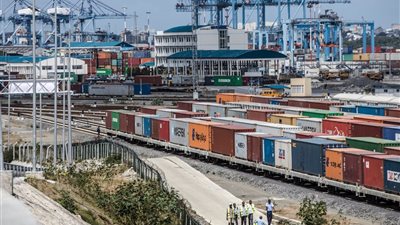 المناطق الحرة.. قاطرة الصادرات ومحرك الاستثمار في الاقتصاد المصري