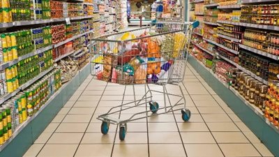 وقود التضخم.. كيف تشعل زيادة البنزين والسولار الأخيرة الأسعار في مصر؟