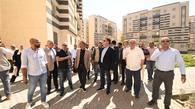  وزير الإسكان يتفقد وحدات المبادرة الرئاسية 
