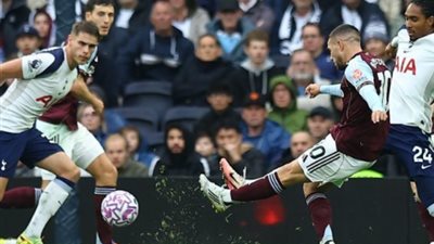 أستون فيلا يقلب الطاولة على توتنهام ويخطف فوزًا مثيرًا في الدوري الإنجليزي