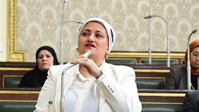 سناء السعيد تنتقد قرار زيادة أسعار البنزين: الحكومة تُصدِّر الأزمات للمواطن