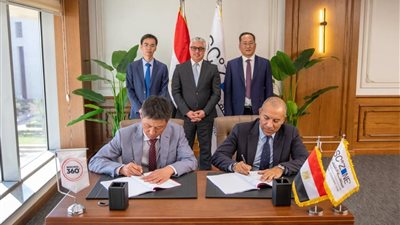 باستثمارات 65 مليون دولار.. توقيع عقود 4 مشروعات جديدة بالمنطقة الصناعية في السخنة