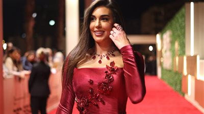 «الفلوس فرقت بينهم».. أزمة بين ياسمين صبري ووالدتها انتهت ببلوك على مواقع التواصل