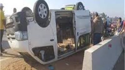 رحلة قصيرة تنتهي بكارثة.. 12 مصابًا في انقلاب ميكروباص بالعياط