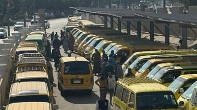 محافظ المنيا يقرر فتح باب ترخيص سيارات ميكروباص 14 راكبًا تعمل بالوقود المزدوج