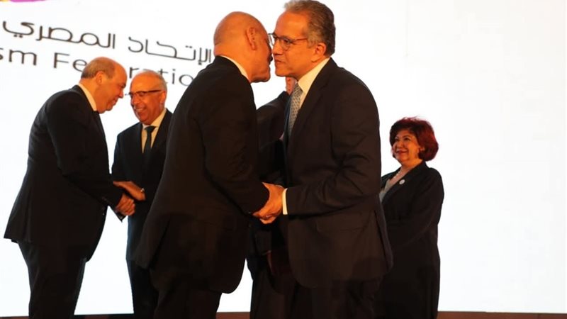 محافظ القاهرة والدكتور
