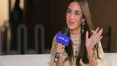 «الحلق عمل قلق».. أمينة خليل تثير الجدل بإطلالة تتخطى 200 ألف جنيه