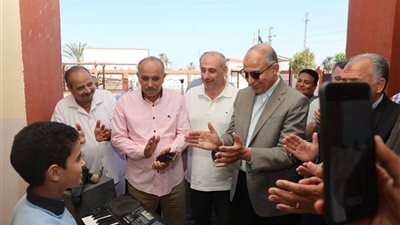 محافظ المنيا يتفقد مدرسة نزلة بني خلف ضمن مشروعات «حياة كريمة»