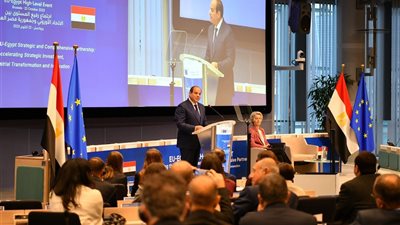 الرئيس السيسي: دراسة إنشاء ممر استثمارى أوروبى فى مصر يكون بوابة للأسواق الإفريقية والعربية