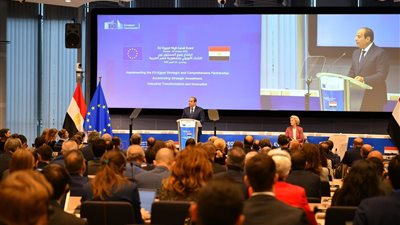 السيسي يدعو المستثمرين لزيارة مصر والاطلاع على فرص الاستثمار الواعدة