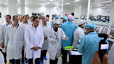 رئيس الوزراء يفتتح مصنع شركة 