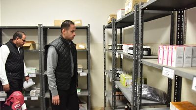 نائب وزير الصحة يتفقد مستشفى نخل المركزي لضمان جودة الخدمات الطبية بشمال سيناء