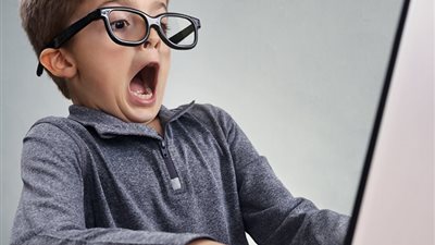 خبير نفسي: الألعاب الإلكترونية تعزل الأطفال عن الواقع وتغذي سلوكيات العنف