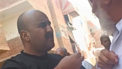 ضربه بالقلم أمام بنته .. القبض على المتهم بصفع مسن في السويس