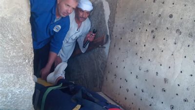 نجاح عملية إنقاذ سياحية إسبانية مصابة داخل هرم سنفرو المنحني بدهشور