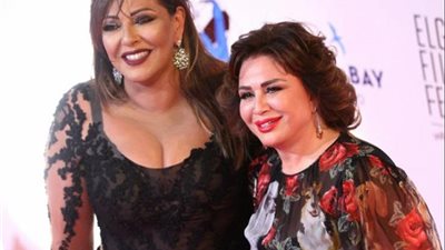 «غيرة على كبر».. الهام شاهين وهالة صدقي يضعان لبلبلة في موقف محرج 