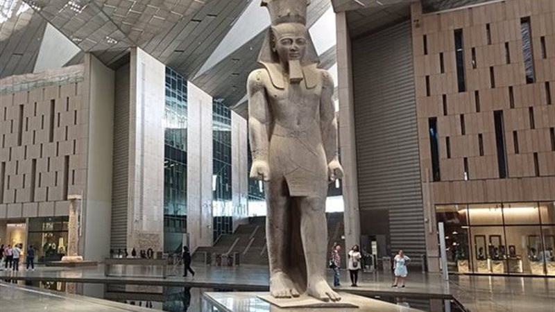 تمثال توت عنخ آمون