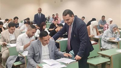 رئيس التمثيل التجاري يزور مراكز امتحانات مسابقة الملحقين التجاريين 2025