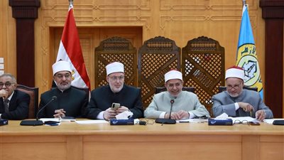 الأزهر يشيد بحكمة القيادة ويكرم علماء ستانفورد في اجتماع مجلس الجامعة