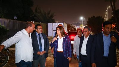 جولة ليلية لوزيرة التنمية المحلية لتفقد المنطقة المحيطة بالمتحف المصرى الكبير لمتابعة جهود النظافة والتجميل 