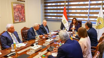 وزيرة التنمية المحلية تبحث مع منير غبور تعظيم الاستفادة السياحية من مسار العائلة المقدسة