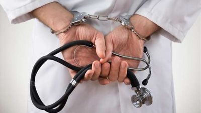 مصر تبدأ رسميًا تطبيق قانون المسؤولية الطبية.. وعقوبات رادعة للطبيب المخطئ