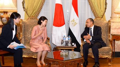 وزير الخارجية يلتقي مبعوثة رئيسة وزراء اليابان ويؤكد: شراكتنا الاستراتيجية نموذج للتعاون المثمر