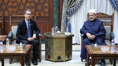 شيخ الأزهر يستقبل وزير شؤون المسلمين السنغافوري لتعزيز التعاون العلمي والدعوي