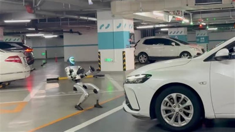 روبوت صيني يدهش العالم