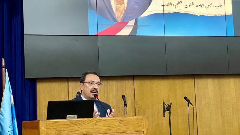 أثناء الافتتاح