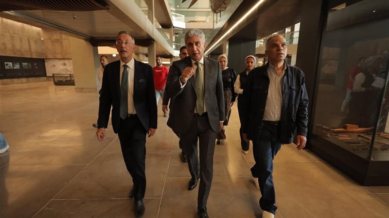 وزير السياحة