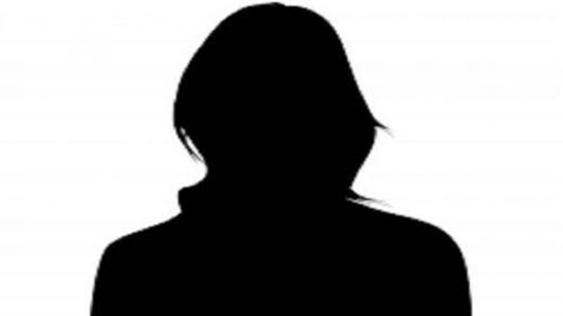 مطربة شعبية