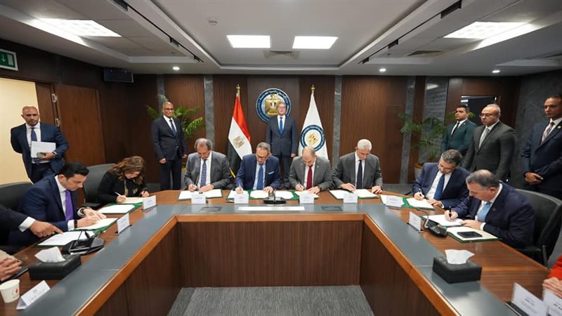 توقيع عقد تمويل مشروع