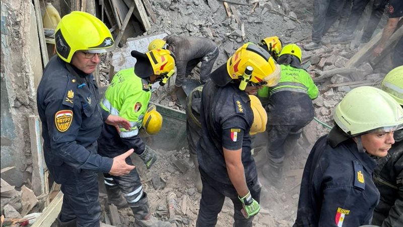 جانب من إنقاذ الضحايا