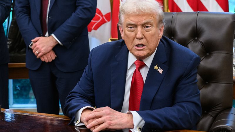 الرئيس الأمريكي دونالد