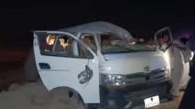 4 قتلى و11 مصابًا في انقلاب ميكروباص على الطريق الصحراوي الغربي