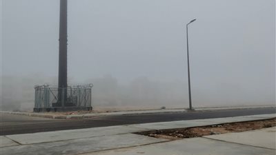 غلق الطريق الصحراوي بالإسكندرية بسبب شبورة كثيفة.. والأرصاد تحذر قائدي السيارات