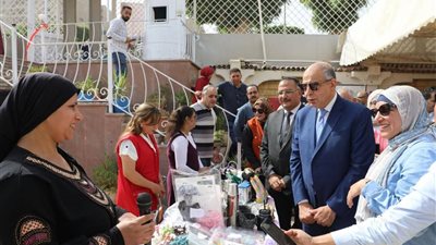 محافظ المنيا يفتتح معرض 