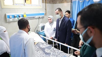 نائب وزير الصحة يوجه بتسريع تشغيل مستشفيي 