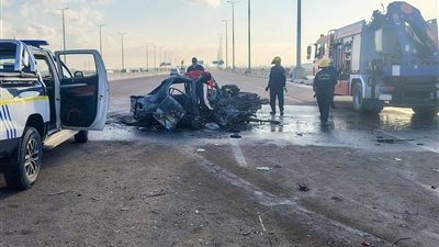 محافظ الإسكندرية يتفقد موقع حادث اشتعال سيارة على محور المشير أبو ذكرى