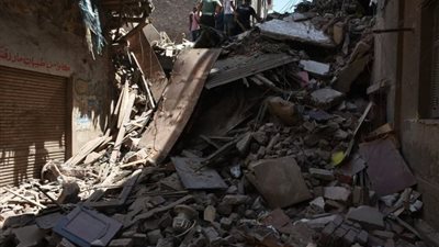 انهيار جزئي لعقار من 3 طوابق بملوي دون إصابات