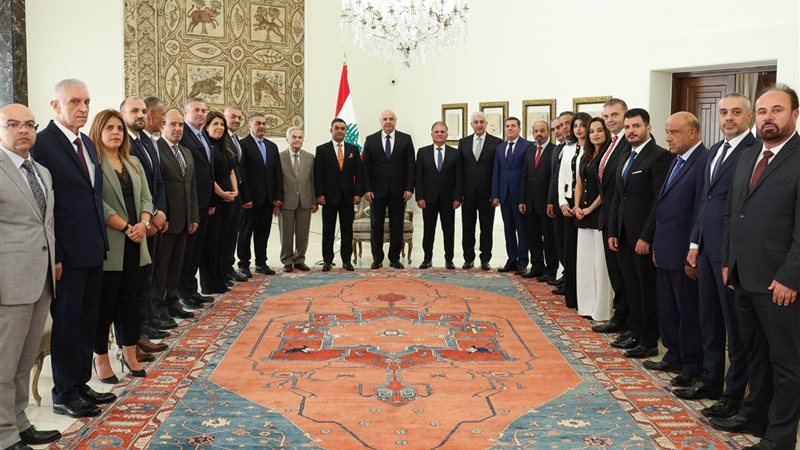 الرئيس اللبناني يلتقي