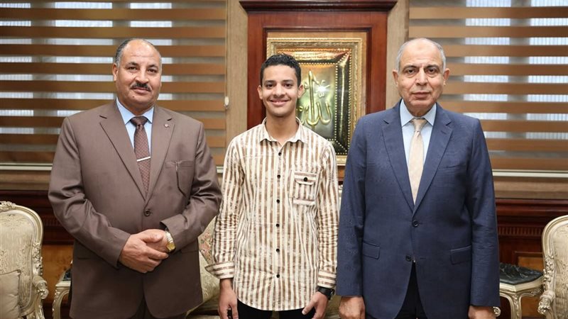 محافظ المنيا يكرم