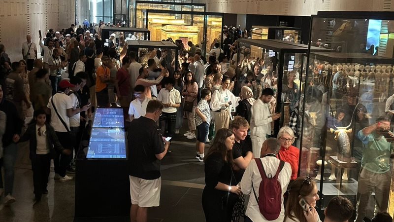 إقبال جماهيري كثيف