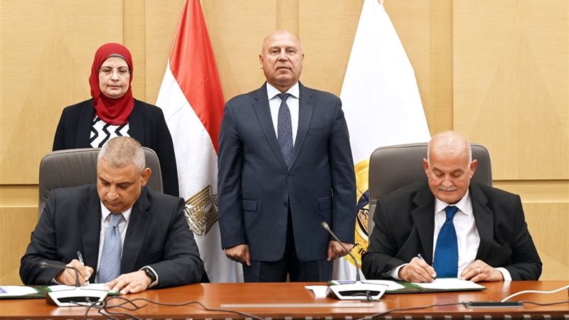 أثناء التوقيع 